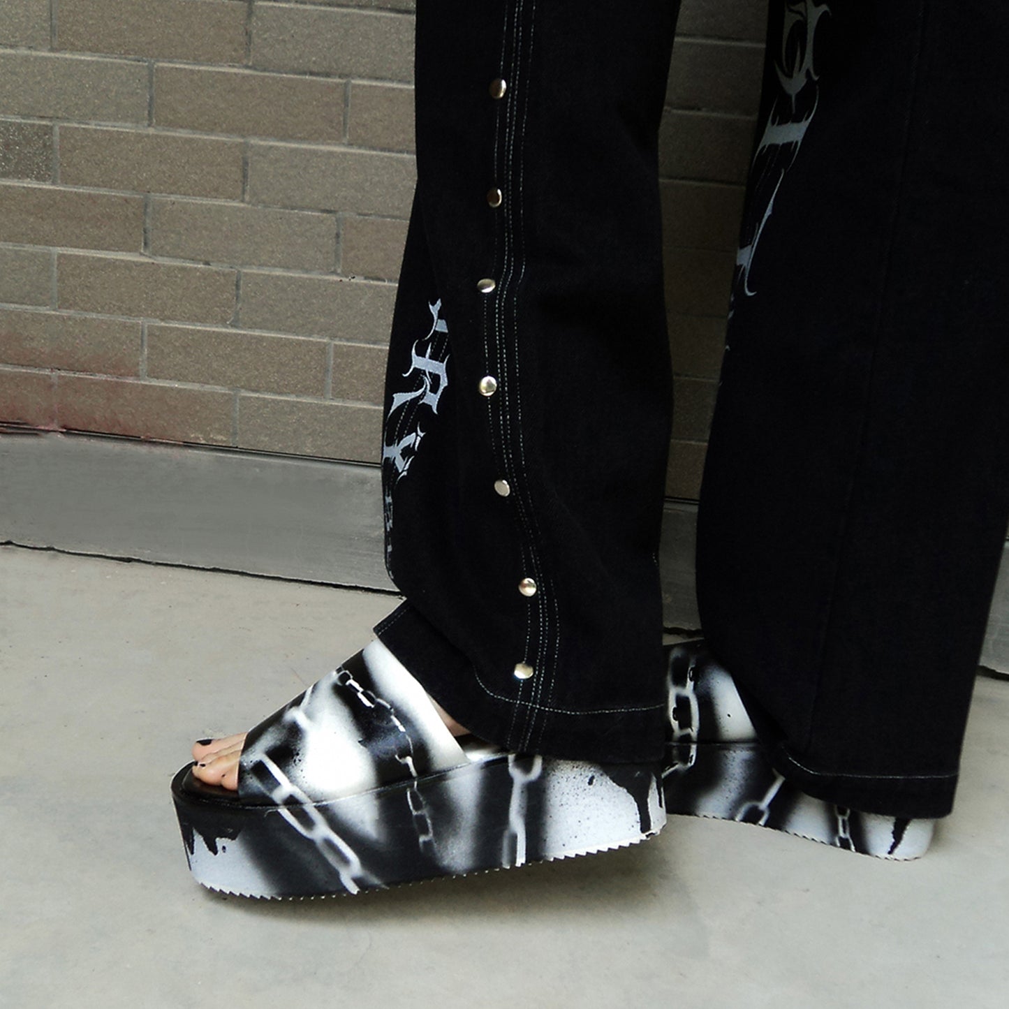 SINKing Drifter Graffiti Slippers