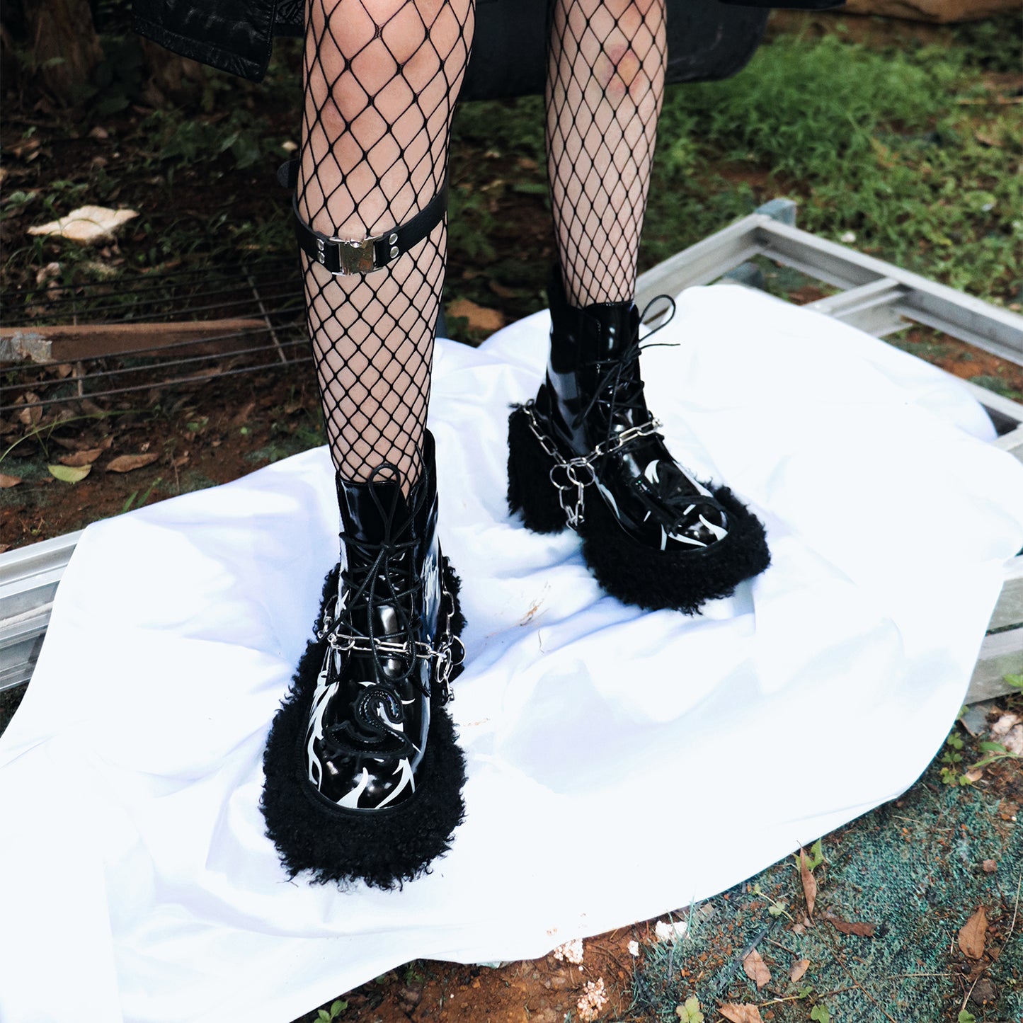 SINKing Fire Print Chain Boots Silver